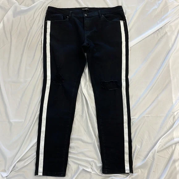 ❌SOLD❌Fashion Nova Carter Side Striped Skinny Jean - Picture 4 of 9